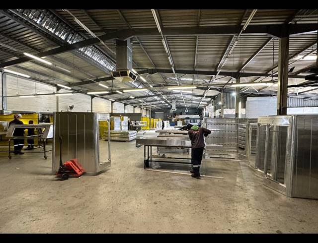 1,441M² WAREHOUSE TO LET IN OTTERY